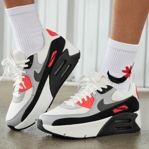 Nike Women’s Air Max lvl 8 “infrared”